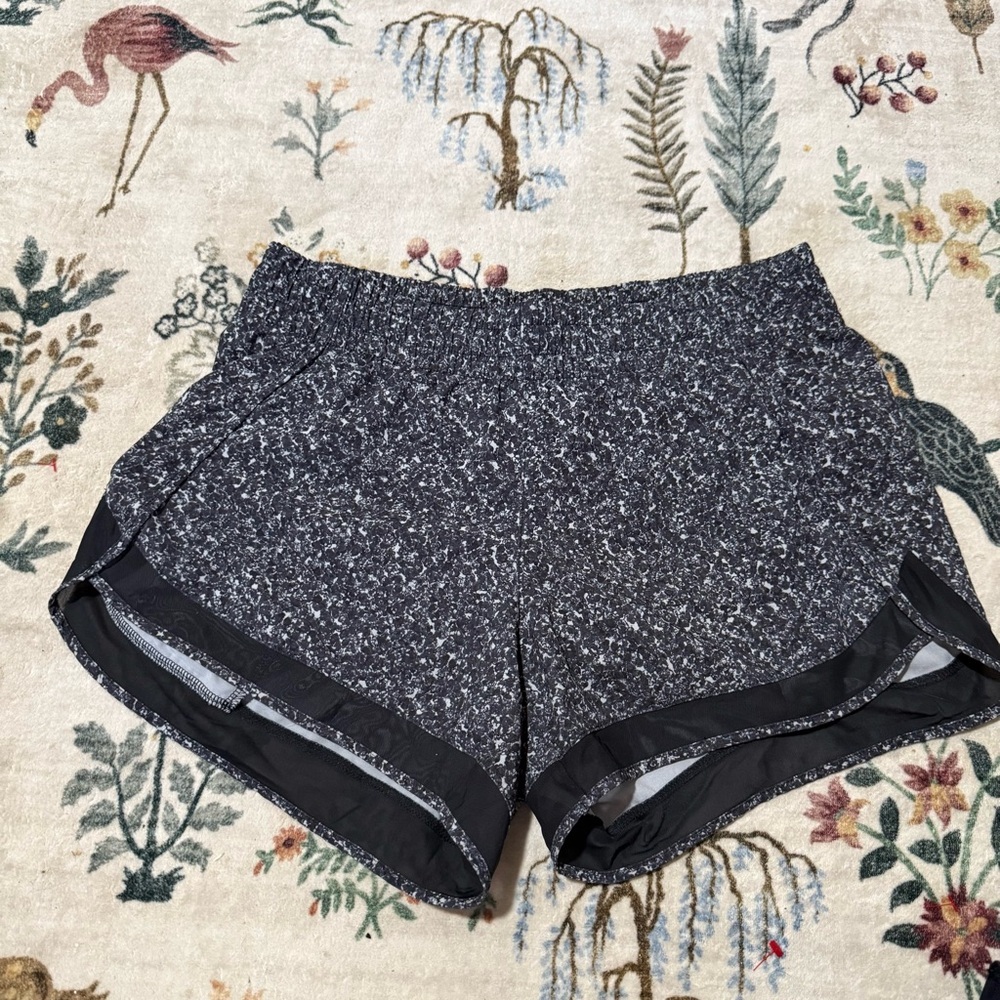 Athleta Women's printed mesh racer run short 4” size S